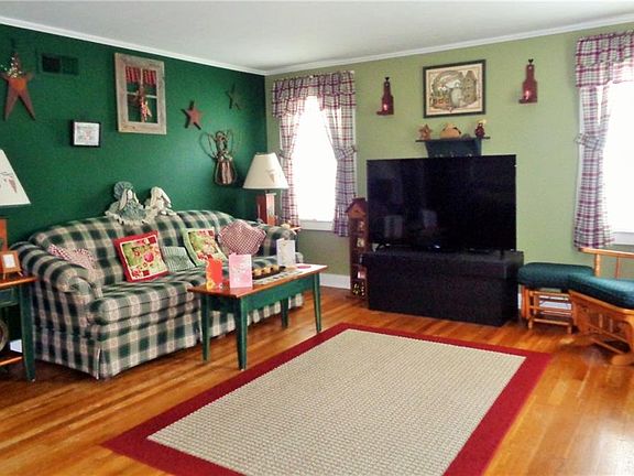 3rd image of 21 Mildred Ave
