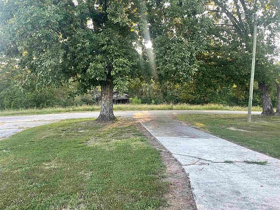 5th image of 554 Bethlehem Rd