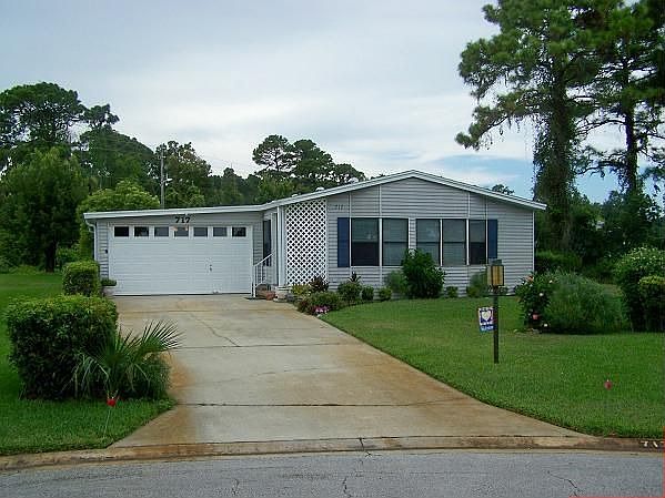 1 car garage on cul de sac