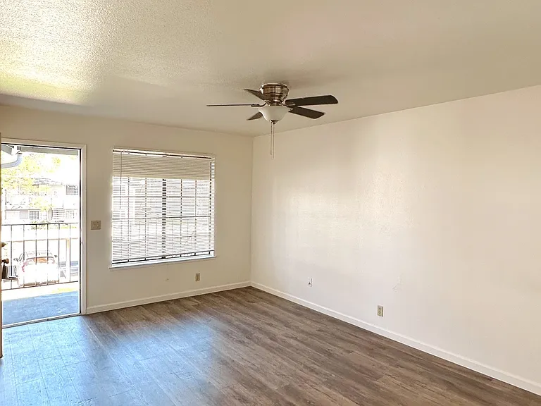 Cameo Village Apartments — Photo 29