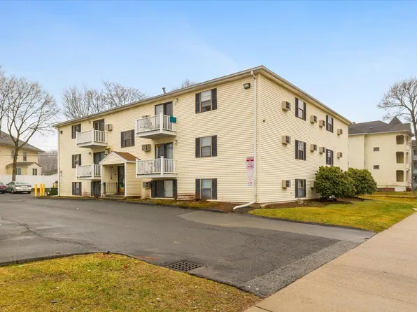 15 Houghton St APT 12, Worcester, MA 01604