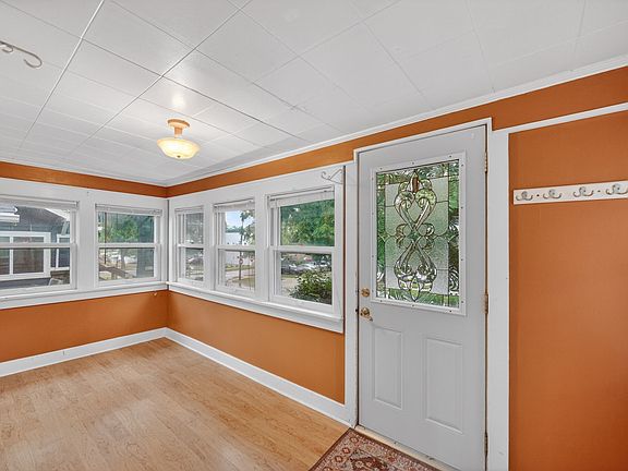 4th image of 855 41st St