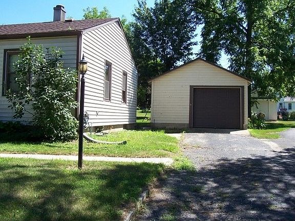 3rd image of 208 W Rio St