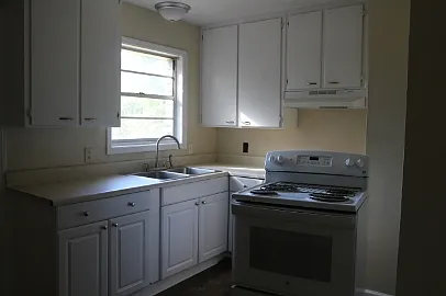 1404 W Lincoln Ave — Photo 2