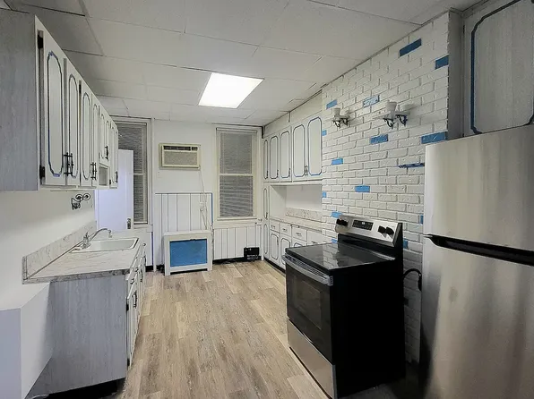 821 Metropolitan Avenue image 3 of 8