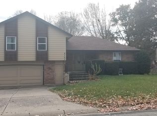 8707 Linda Ln, Pleasant Valley, MO 64068