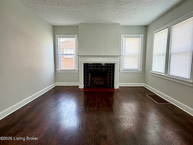 5710 Barrett Ln — Photo 2