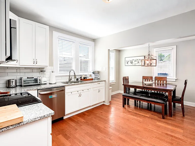 1509 W Clark St — Photo 26