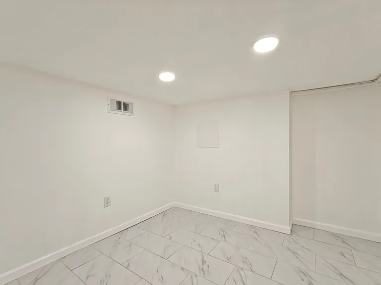 2406 E Harold St #2 — Photo 8