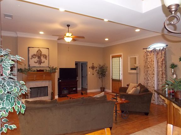 4th image of 10128 Autumn Ct