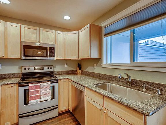 4th image of 5411 NE 34th St #6