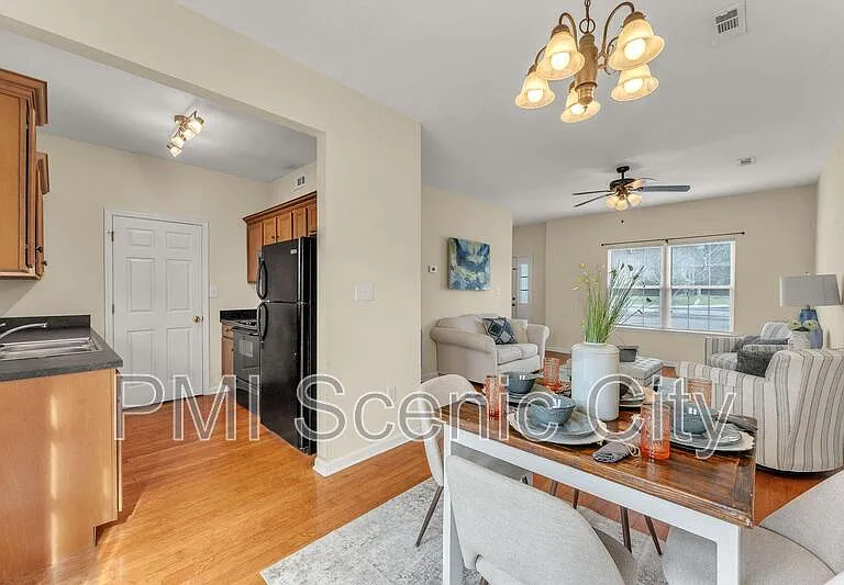 3721 Keri Ln NE — Photo 5
