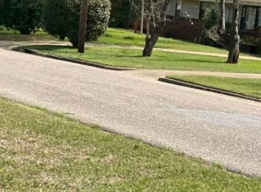 Exterior Neighborhood (street photo)