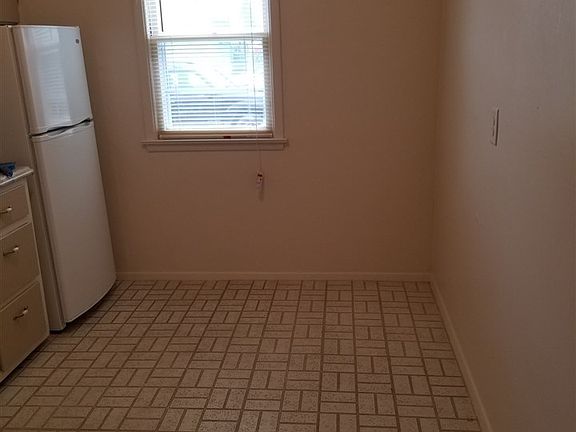 4th image of 714 W C St