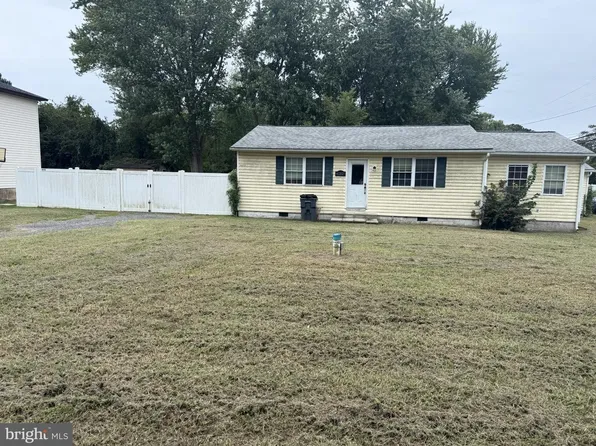 40327 Dockser Dr, Mechanicsville, MD 20659