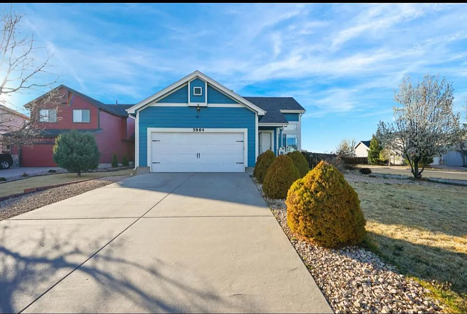 5864 Moon Ridge Dr — Photo 2
