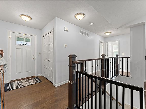 3rd image of 701 Red Bud Dr