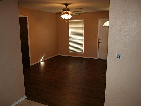 2nd image of 611 W Elder Dr