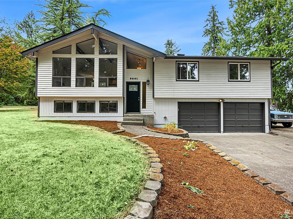 You have arrived at your newly remodeled dream home in a peaceful, serene neighborhood! The large windows invite you to step closer and take in all this home has to offer.>