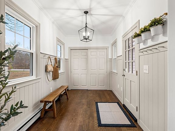 5th image of 575 Essex St