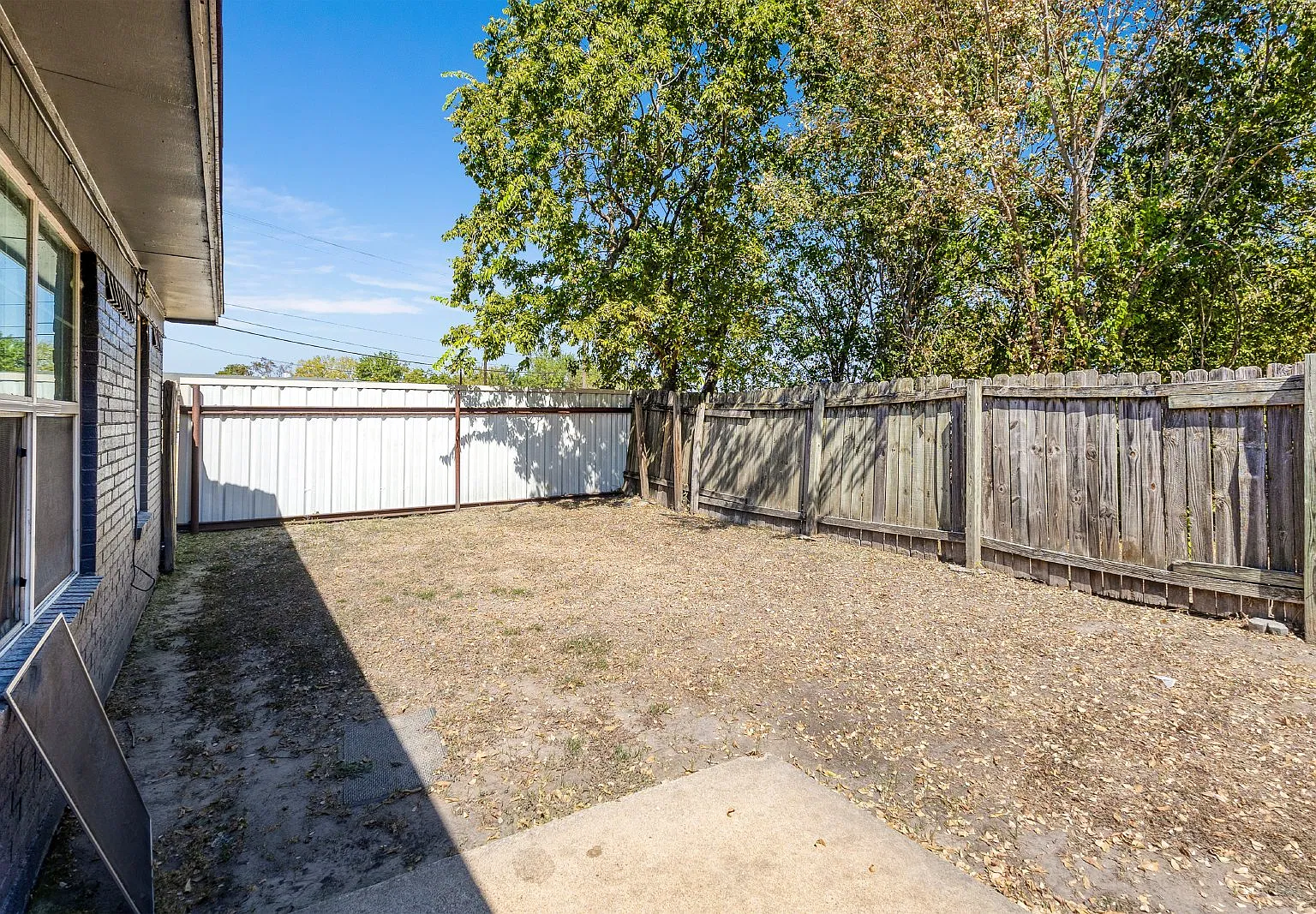 2 bed, 1.0 bath, 984 sqft, $1,095 — Photo 1