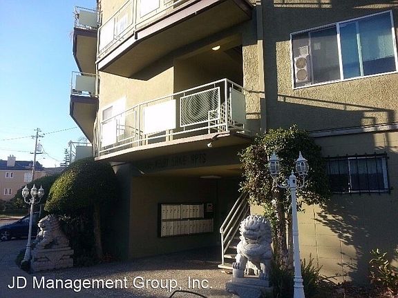 2nd image of 185 Athol Ave #2976625