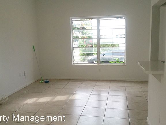 3rd image of 704 14th St APT 12