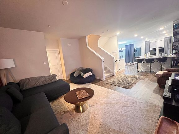 5th image of 2067 Hinshaw Dr