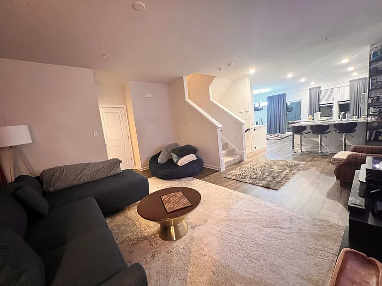 2067 Hinshaw Dr — Photo 5