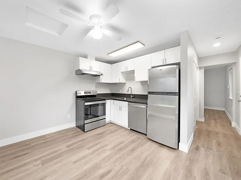 The Alexander Apartments — Photo 18