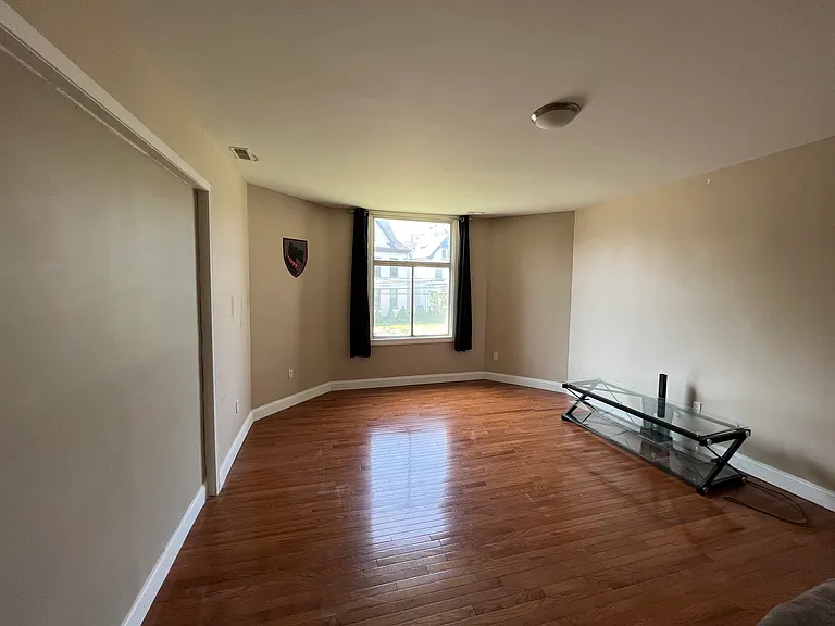 627 College St #1 — Photo 19