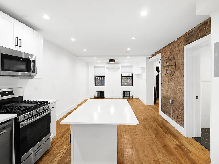 70 Halsey St #1 — Photo 12