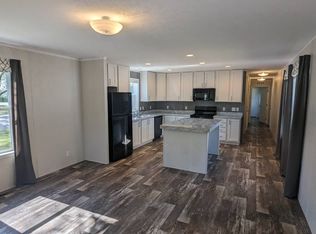 1101 Susan St, Auburn, IN 46706