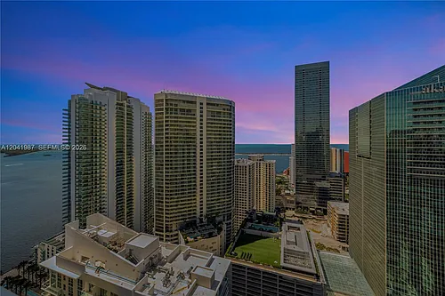 1200 Brickell Bay Dr #4121 Photo 1 1200 Brickell Bay Dr #4121 Photo 1