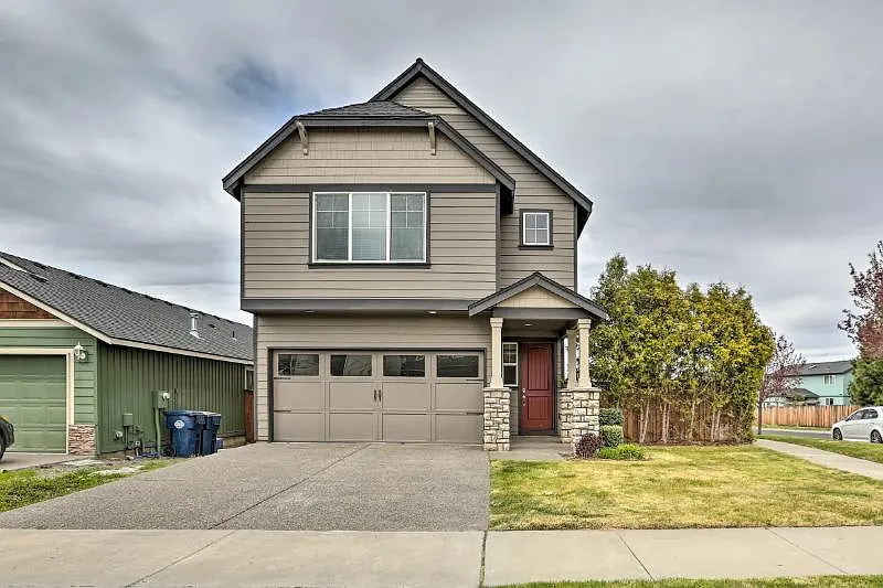 NE Locksley Dr
