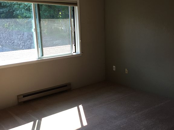 2nd image of 12709 NE 116th St APT C302