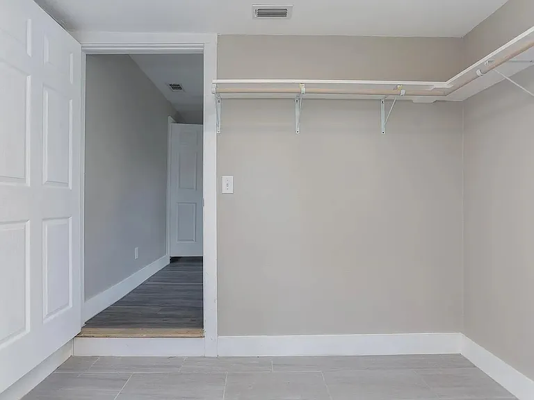 457 W Merriweather St — Photo 10