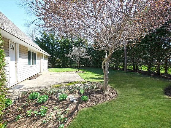 3rd image of 35 Serpentine Ln