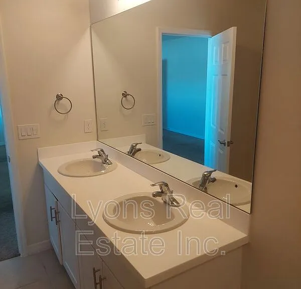 326 SW 24th Pl — Photo 14
