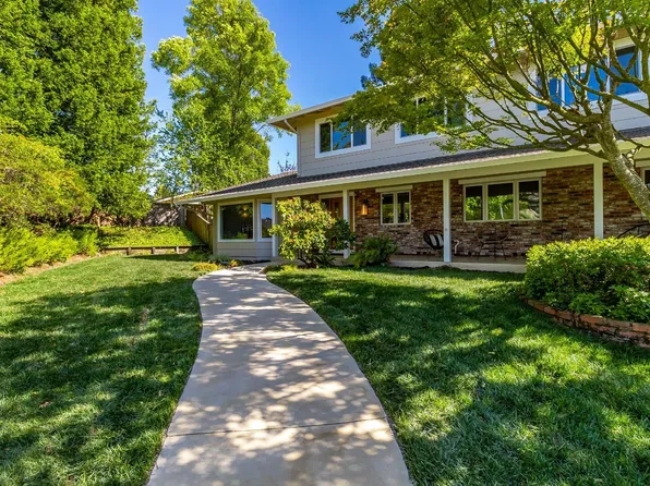 295 Sandringham Drive N, Moraga, CA 94556