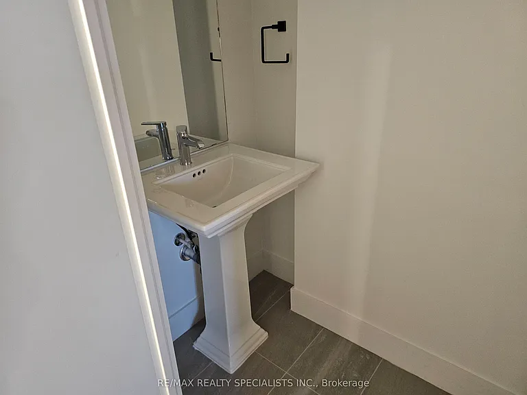 2782 Barton St E #105 — Photo 15