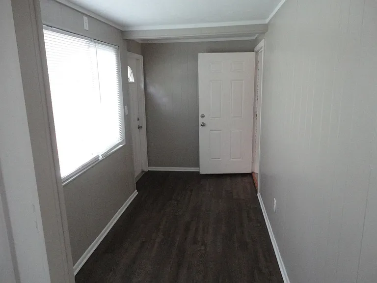 401 NW 36th Ter — Photo 11