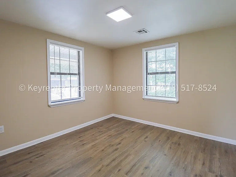 504 W Chestnut St — Photo 12