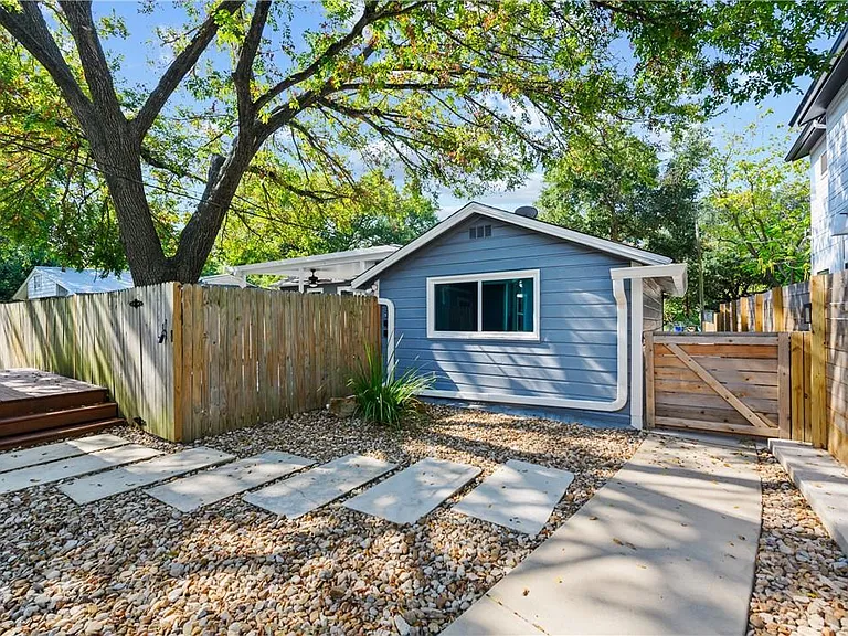 1700 Cullen Ave #B — Photo 3