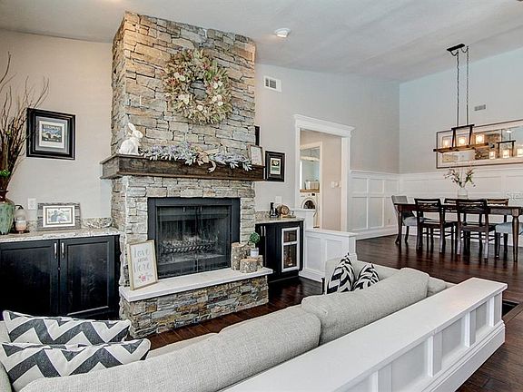 3rd image of 2564 Knotty Pine Way