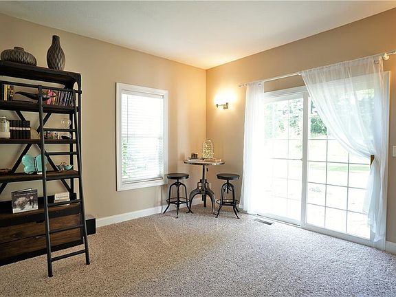 3rd image of 76 Ambrose Dr