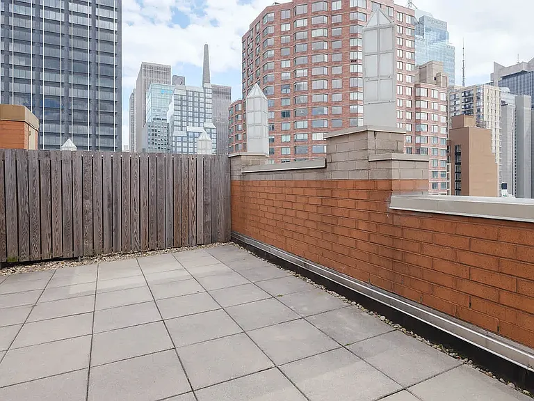 305 W 50th St #4A — Photo 23