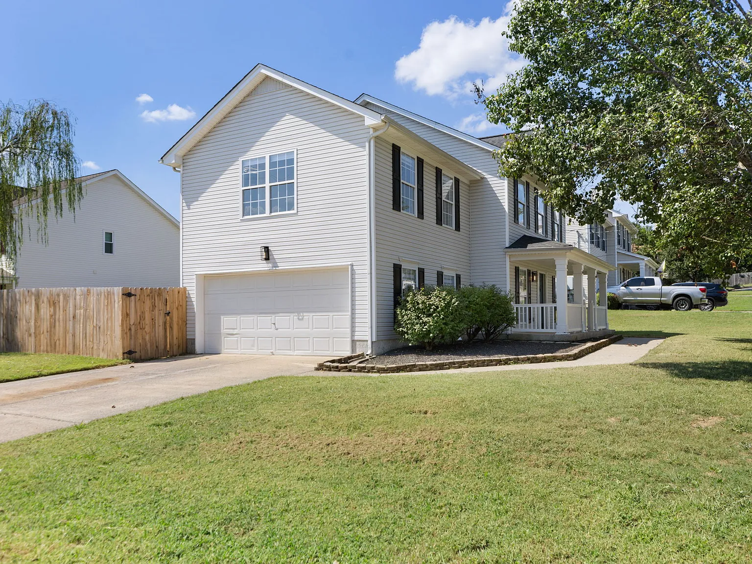 3 bed, 2.5 bath, 2206 sqft, $3,195 — Photo 3