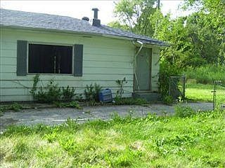 2nd image of 2810 Utah St