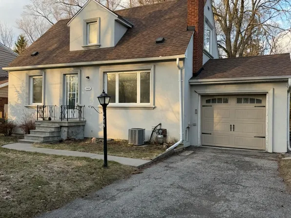 1485 Applewood Rd, Mississauga, ON L5E 2M2